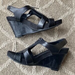 Aerosoles Black Wedge Sandals - Size 8M